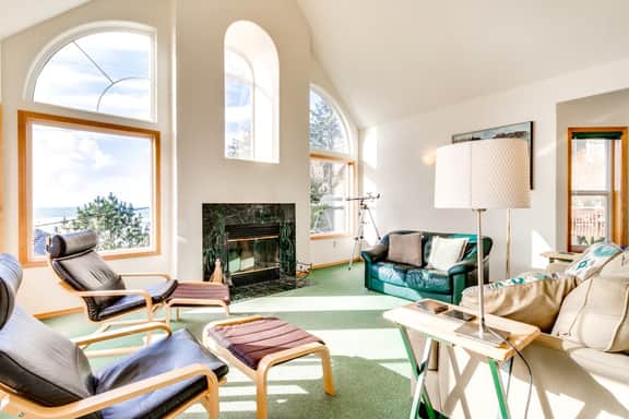 Relaxing Bayfront Home with Ocean Views and Easy Beach Access