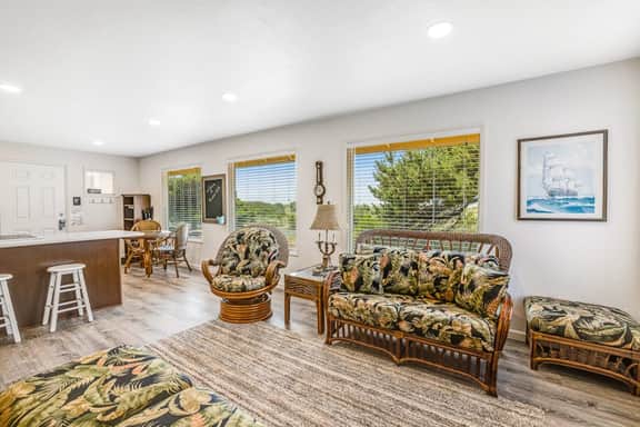 Oceanfront home with sunny deck WiFi and washer dryer - Image 2