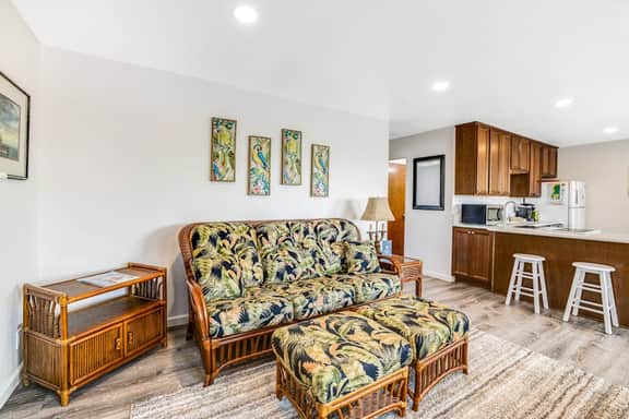 Oceanfront home with sunny deck WiFi and washer dryer - Image 3