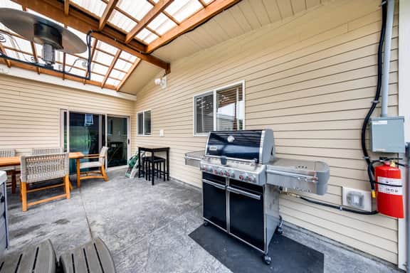 Snazzy home near the beach with private hot tub patio and grill