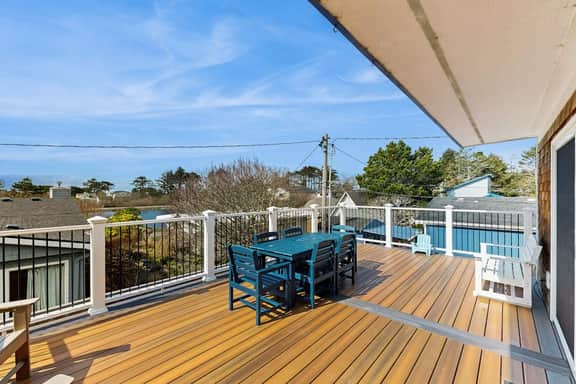 Charming modern home close to the beach with full kitchen WiFi and large deck