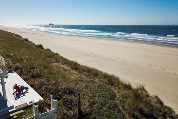 Dog friendly oceanfront cottage with private hot tub and wood burning fireplace