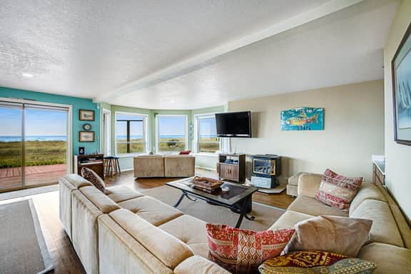 Oceanfront Home with Incredible Views Patio Deck and WiFi Steps to the Beach - Image 5