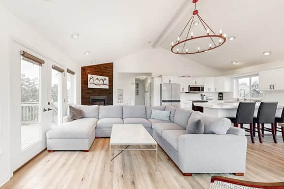 Bright remodeled home with furnished deck and private beach access dog friendly