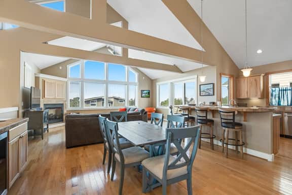 Dog friendly beach home ideal for entertaining with 2 fireplaces and great kitchen - Image 3