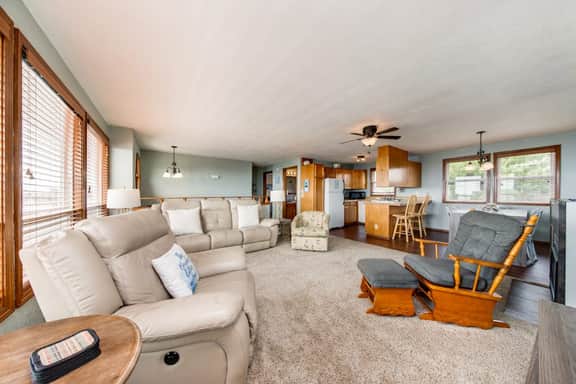 Cheerful home with ocean views private hot tub and gas grill walk to the beach