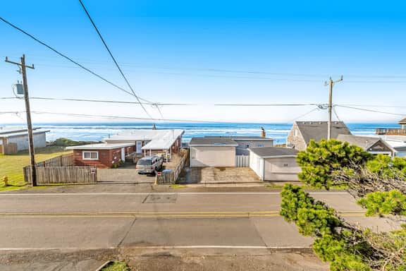 Bright home with stunning ocean views private hot tub and nearby beach access