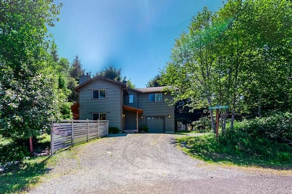 Friendly Home with Private Hot Tub High Speed WiFi and Wood Burning Fireplace