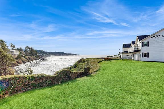 Comfortable ocean view condo with easy access to downtown