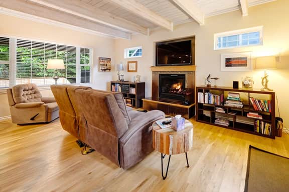 Dog friendly home with enclosed yard game room private hot tub near the beach - Image 5