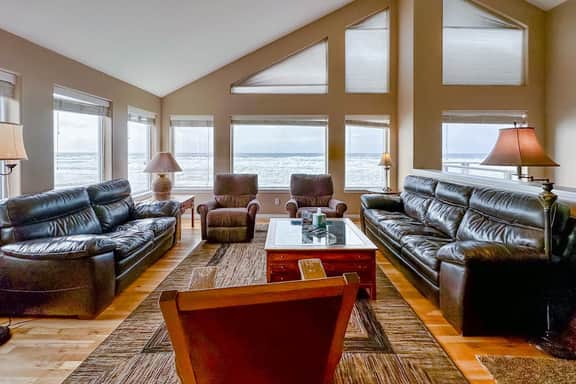 Beautiful home on the ocean with beach views deck bbq WiFi and streaming