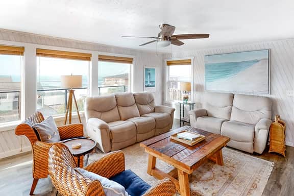 Family friendly house with ocean view and private hot tub walk to beach dogs OK