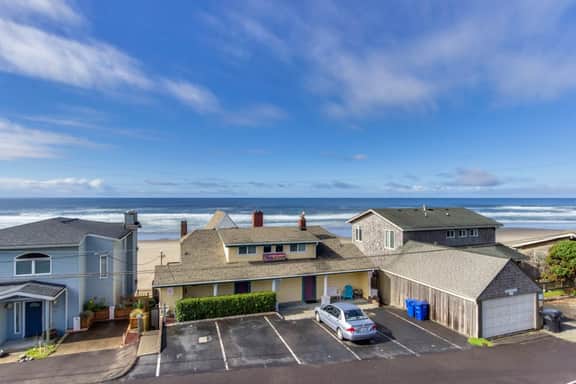 Spacious Home with Two Large Decks and Ocean View Great for Groups