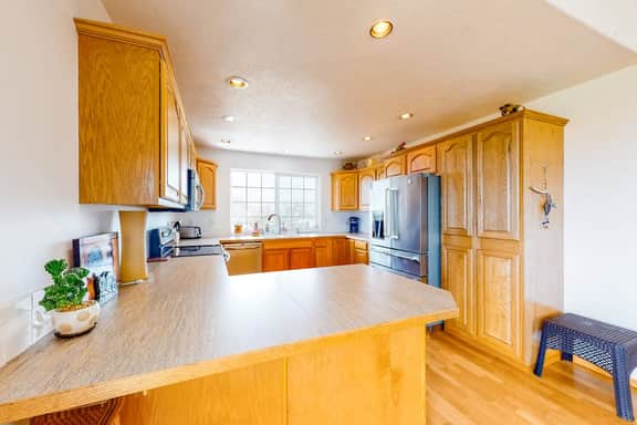 Comfy beach home with ocean views free WiFi private washer dryer and deck
