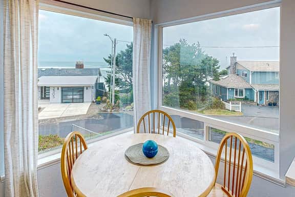 Cozy house close to beach hot tub and ocean views