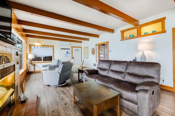 Charming Oceanfront House with Gorgeous Water Views and Beach Access