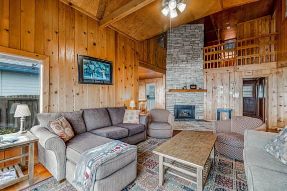 Coastal gem with ocean views easy walk to beach and WiFi