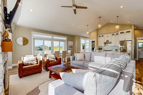 Beautiful and spacious oceanview home with hot tub and foosball table