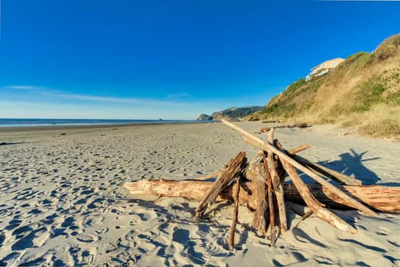 Cozy Oceanview Cottage in Great Location Close to Beach