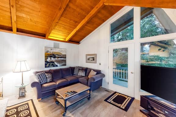 Lakefront house with private dock firepit and sunset views