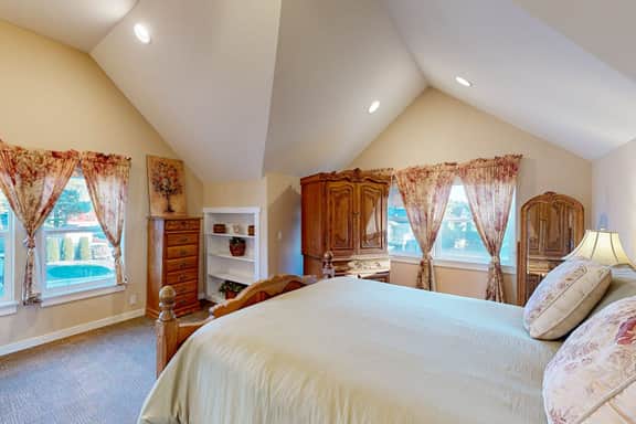 Huge Luxury Home with Game Room and Gourmet Kitchen