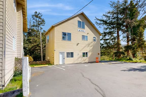 Sandstone Point Condo Only a Few Blocks to the Beach Dogs Welcome