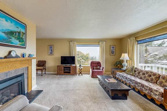 Cozy Oceanview Home with the Best Vistas in Road s End Dogs Welcome