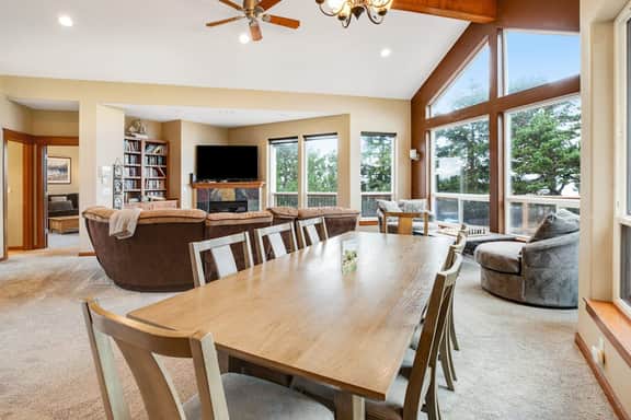 Spacious Oceanside Home with Private Hot Tub and Pacific Views Dog Friendly - Image 3