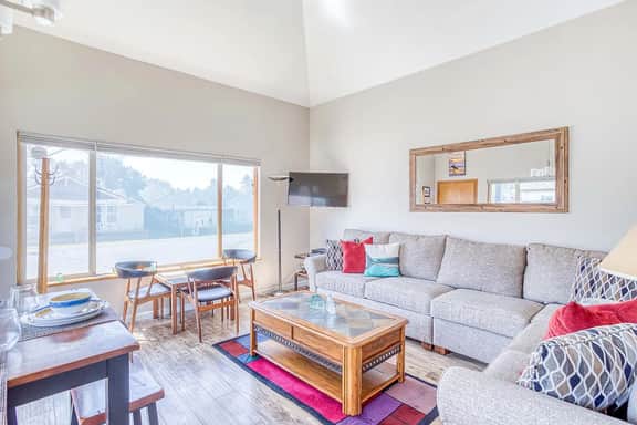 Cozy Dog Friendly Cottage Steps from the Ocean