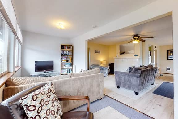 Ocean view home with prime walkable location near beach and town 2 dogs OK