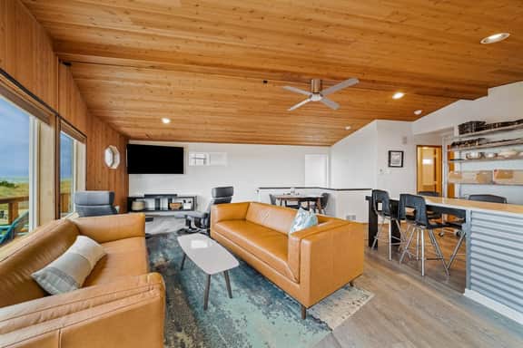 Oceanfront house with private beach access and amazing ocean views dog friendly