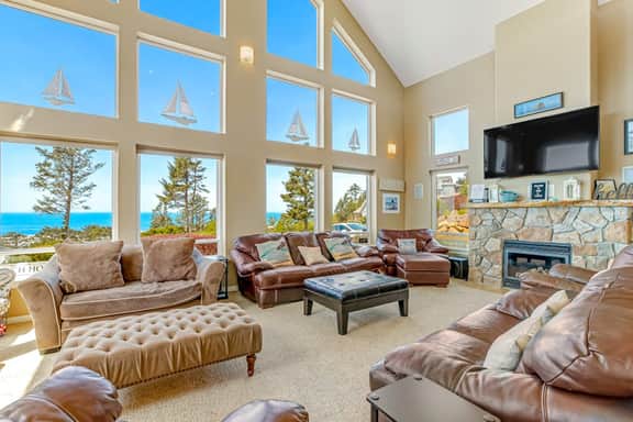 Ocean and Mountain View Home with Private Hot Tub Pool Table Deck Fast WiFi