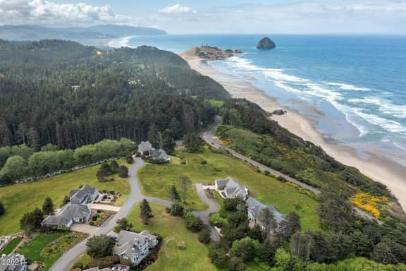 Ocean and Mountain View Home with Private Hot Tub Pool Table Deck Fast WiFi