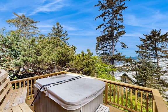Dog Friendly Home with Private Hot Tub and Views of Proposal Rock and the Ocean