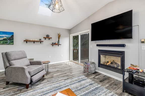 Home with gas fireplace washer dryer and 2 outdoor spaces walk to beach