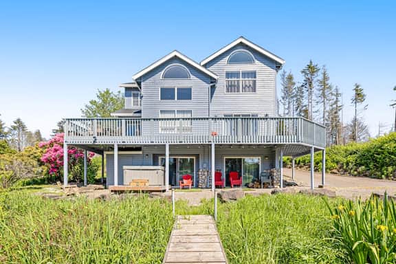 Charming Lakefront Home with Private Hot Tub and High Speed WiFi