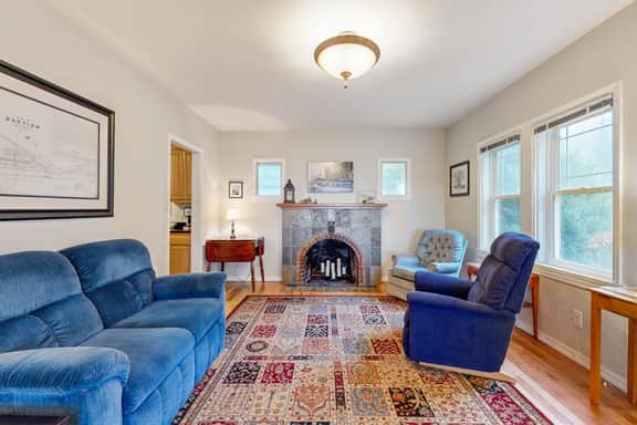 Coastal Craftsman with picture perfect bay views walk to Barview Jetty Beach