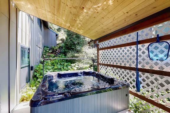 Bay view dog friendly home with a pool table and children s items
