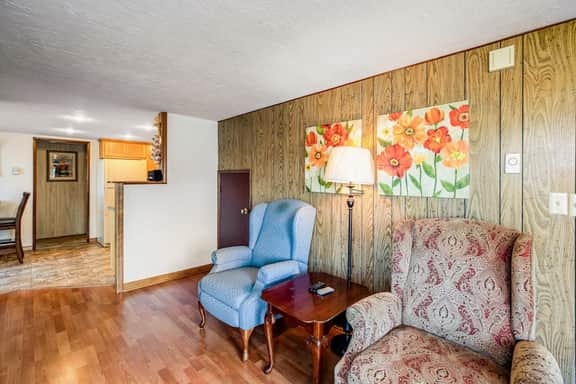 Dog friendly home with water views washer dryer and fireplace close to beaches
