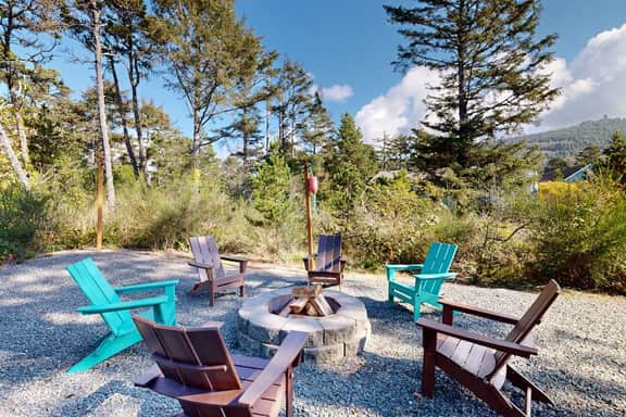 Beachside home with firepit media room walk 2 minutes to beach access