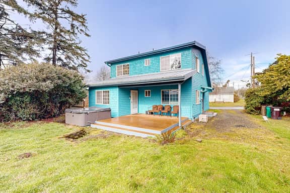 Cozy family home away from home dog friendly with nearby beach access and hot tub