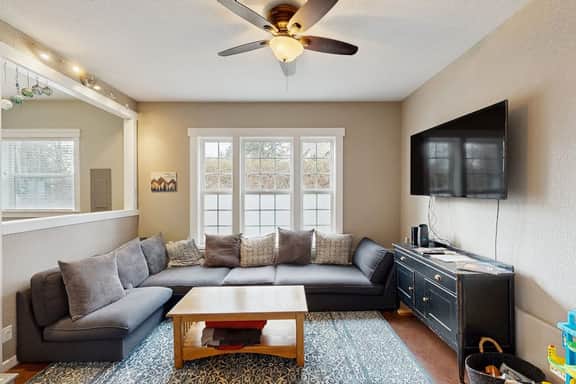 Cozy cabin with fireplace and WiFi fishing and boats welcome dog friendly