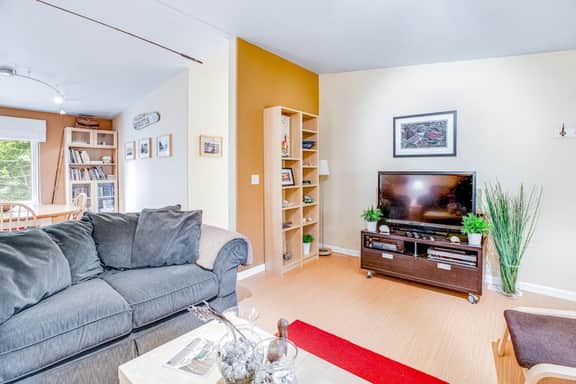 Dog friendly home with deck grill firepit washer dryer and WiFi walk to beach