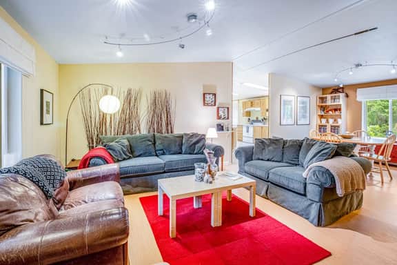Dog friendly home with deck grill firepit washer dryer and WiFi walk to beach