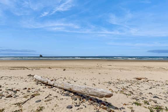 Waterfront house with ocean views and gorgeous sunsets dog friendly