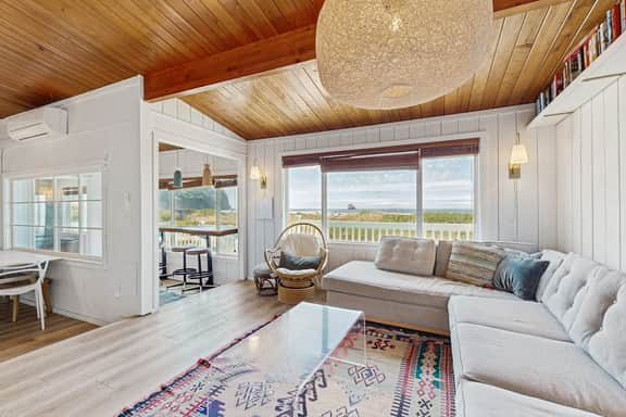 Waterfront house with ocean views and gorgeous sunsets dog friendly
