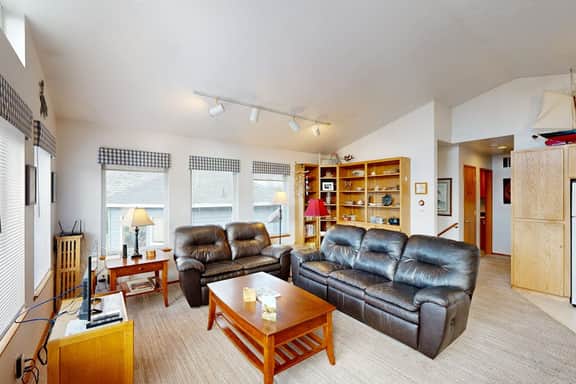 Cozy coastal home with deck ocean views and firepit 4 blocks to beach