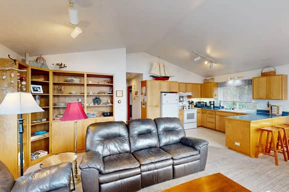 Cozy coastal home with deck ocean views and firepit 4 blocks to beach