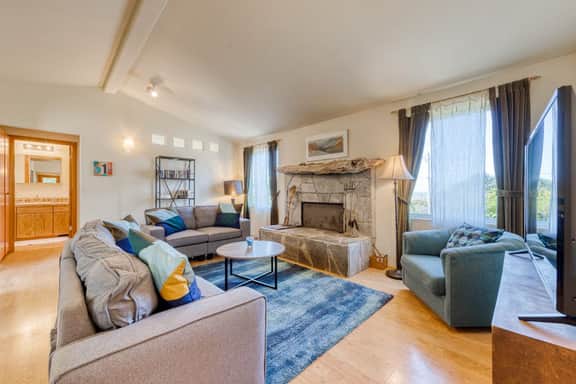 Dog friendly house near beach with hot tub fireplace enclosed yard full kitchen
