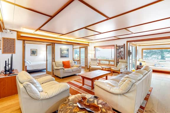 Delightful dog friendly home with bay views private hot tub and sauna